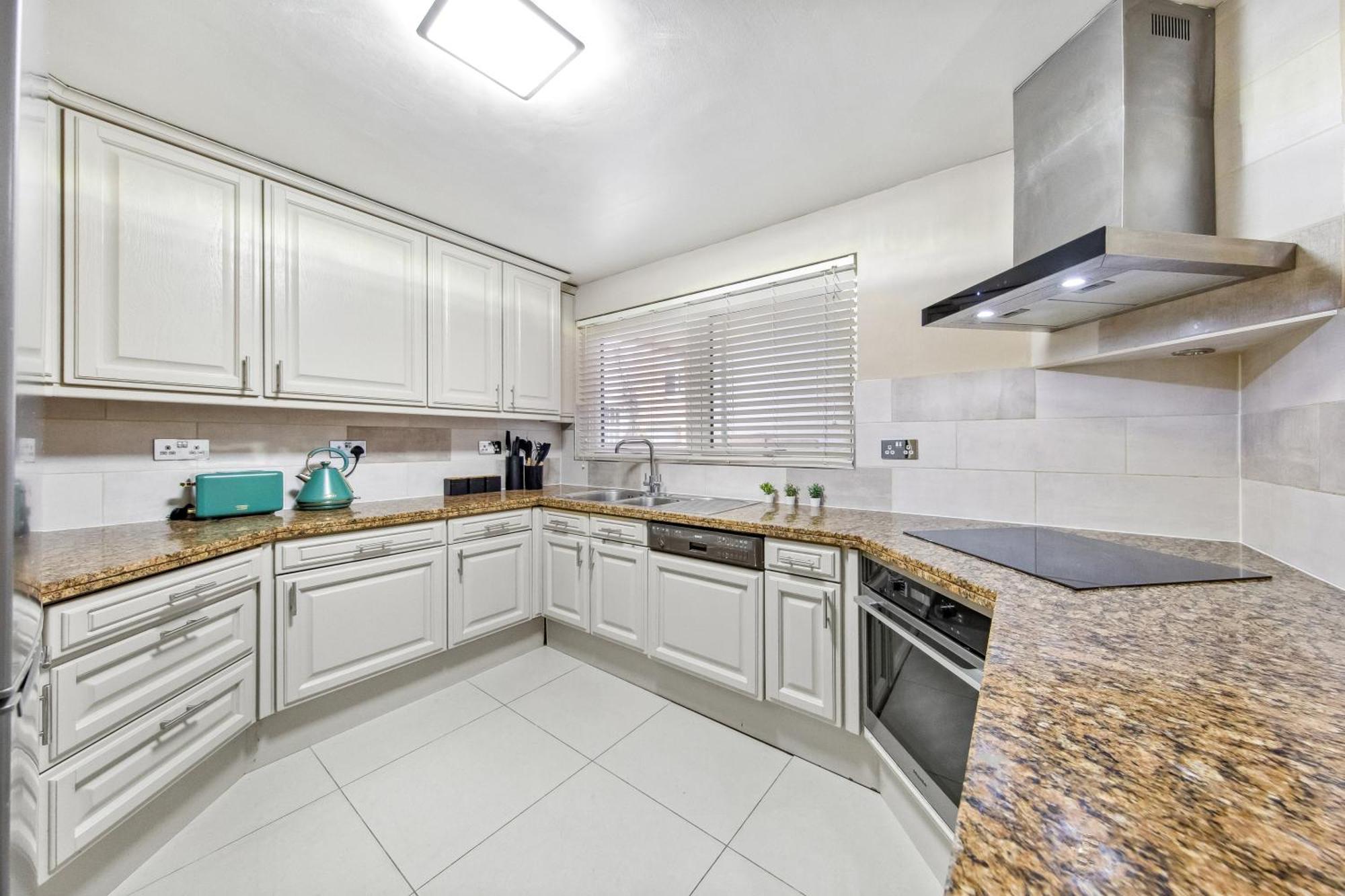 Ultra Luxury 4 Bedroom 3 Bathroom Knightsbridge Next To Harrods Londra