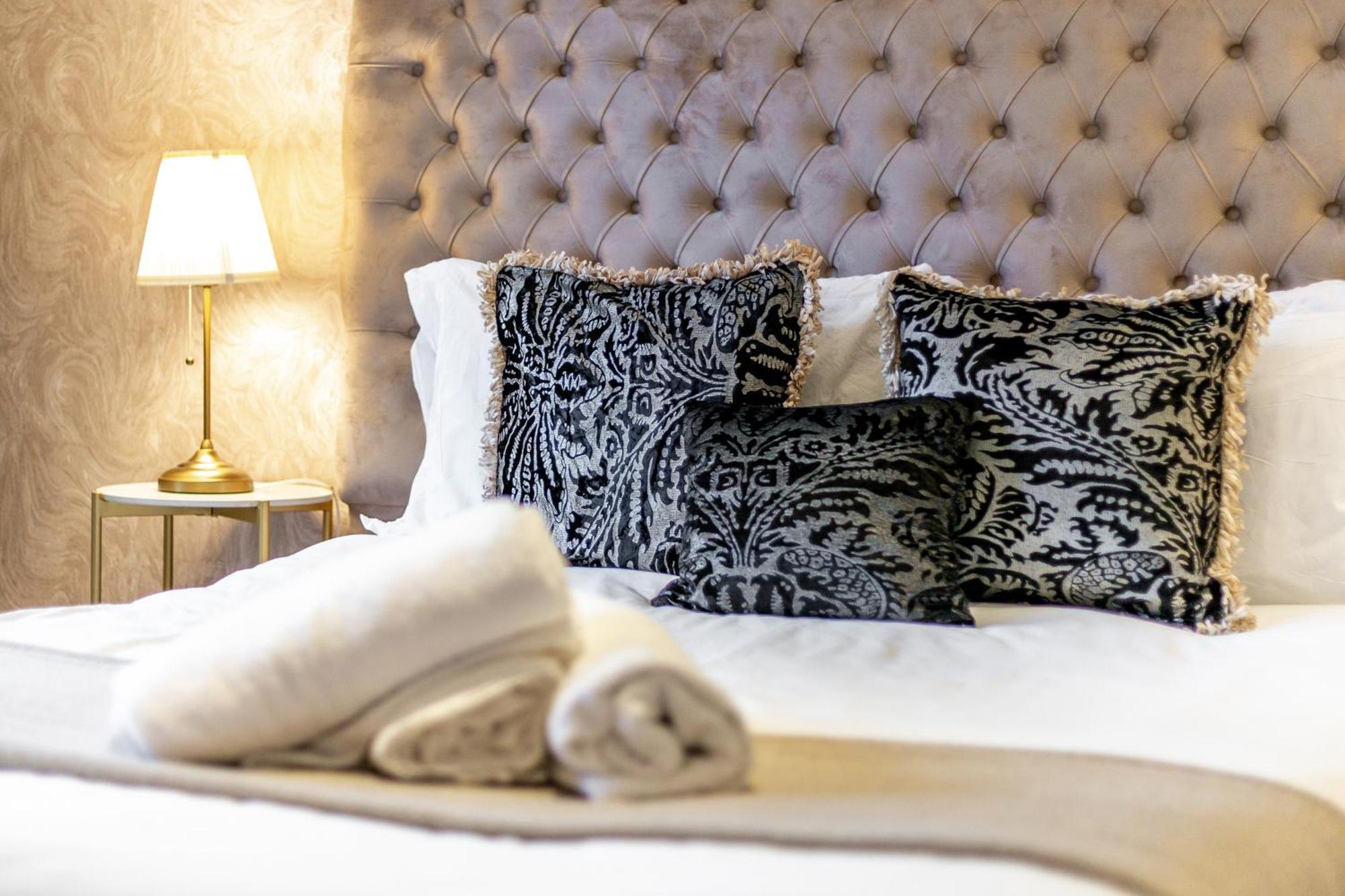 Ultra Luxury 4 Bedroom 3 Bathroom Knightsbridge Next To Harrods Londra