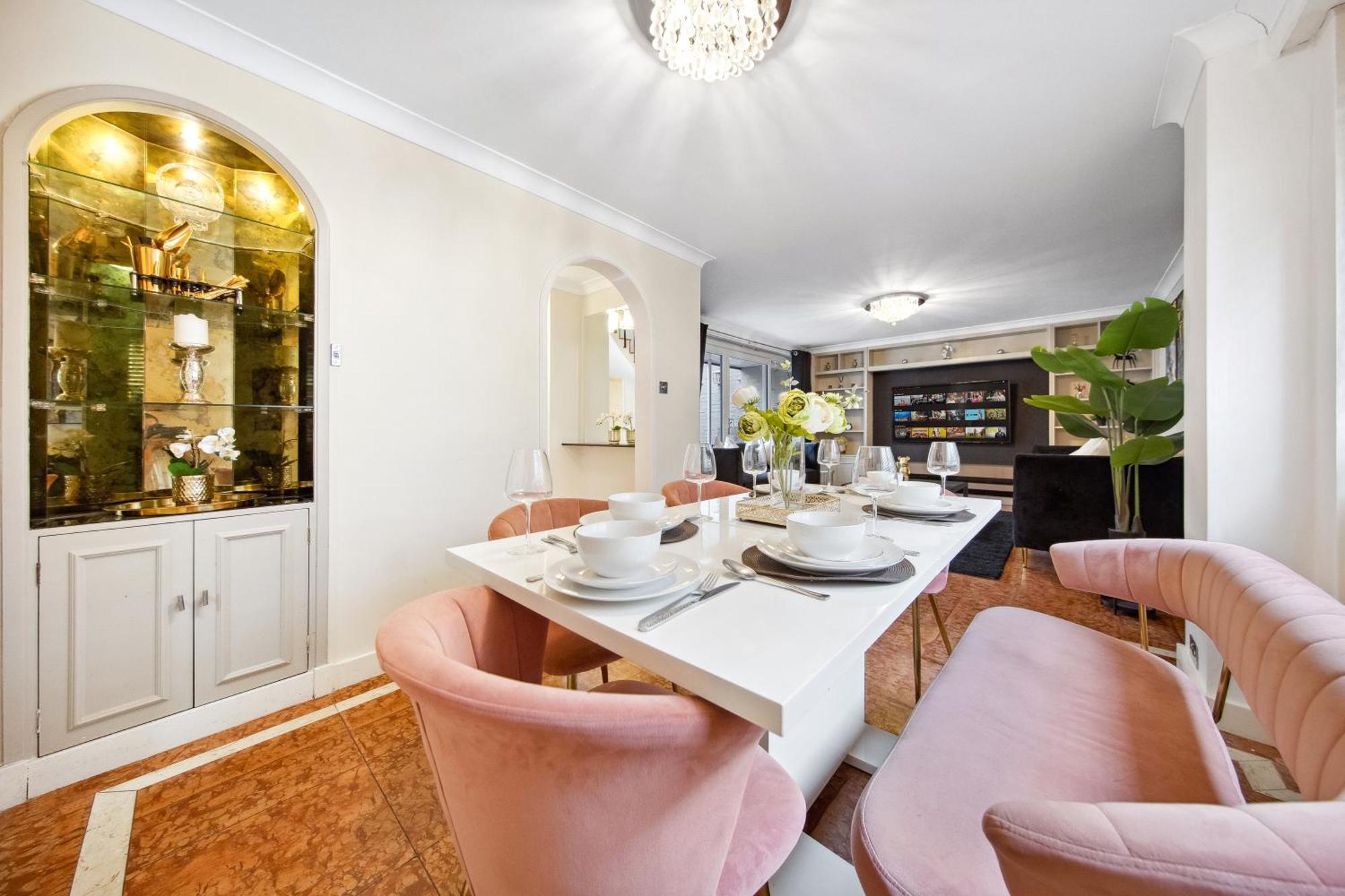 Ultra Luxury 4 Bedroom 3 Bathroom Knightsbridge Next To Harrods Londra