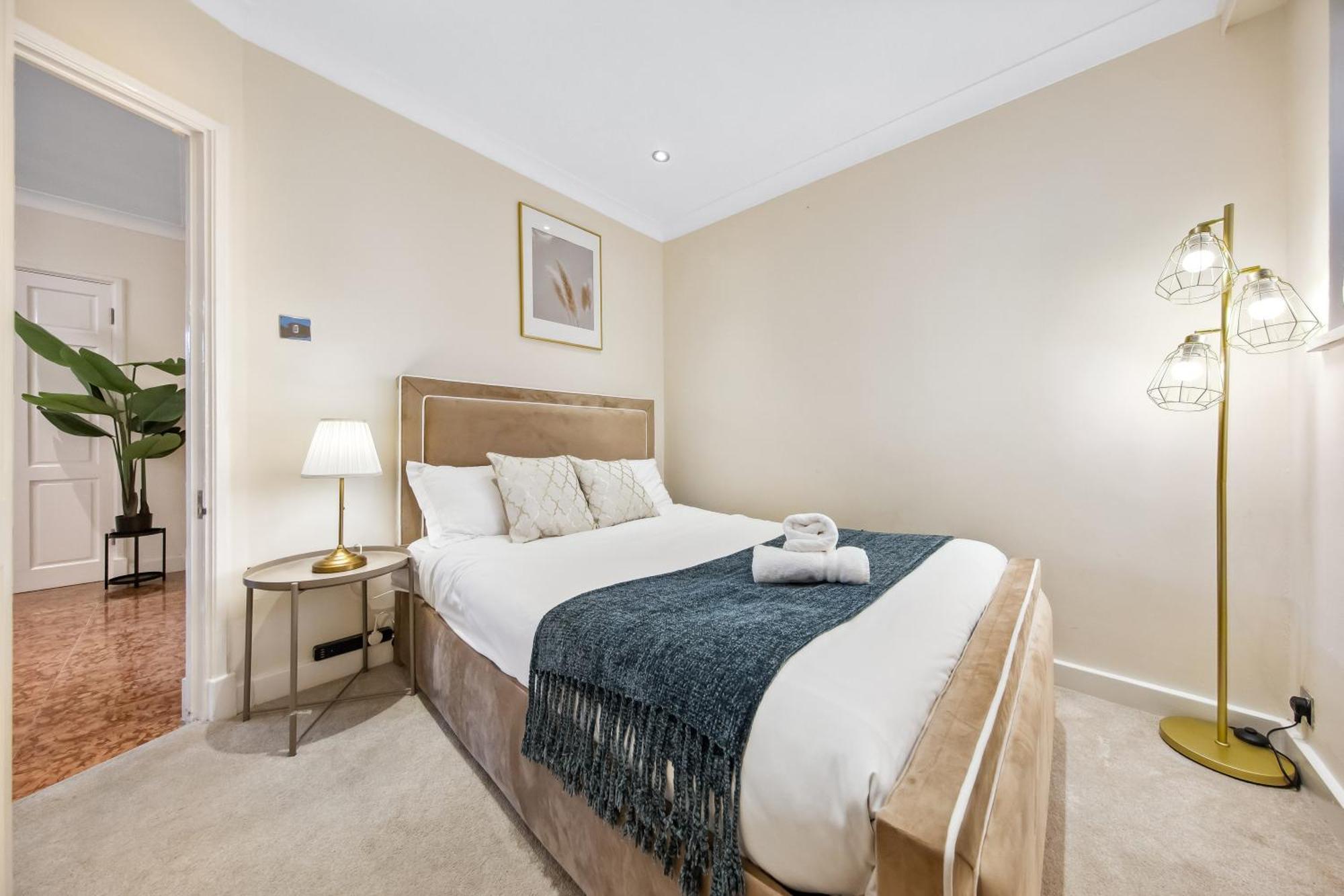 Ultra Luxury 4 Bedroom 3 Bathroom Knightsbridge Next To Harrods Londra