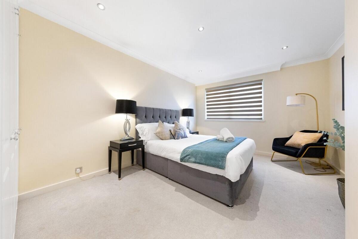 Ultra Luxury 4 Bedroom 3 Bathroom Knightsbridge Next To Harrods Apartment *